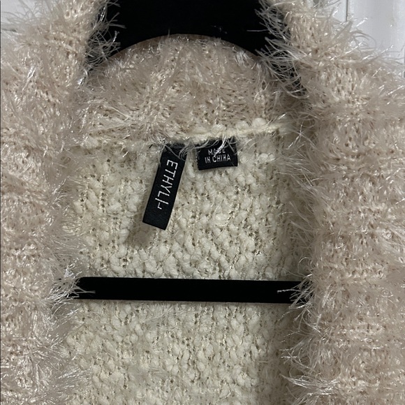 Women's Cozy Cream Fuzzy Vest - Picture 4 of 12